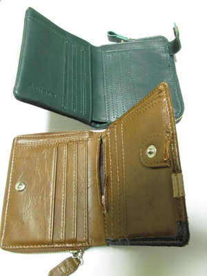 Folieno二つ折り財布と今まで使用した財布を開いた状態
