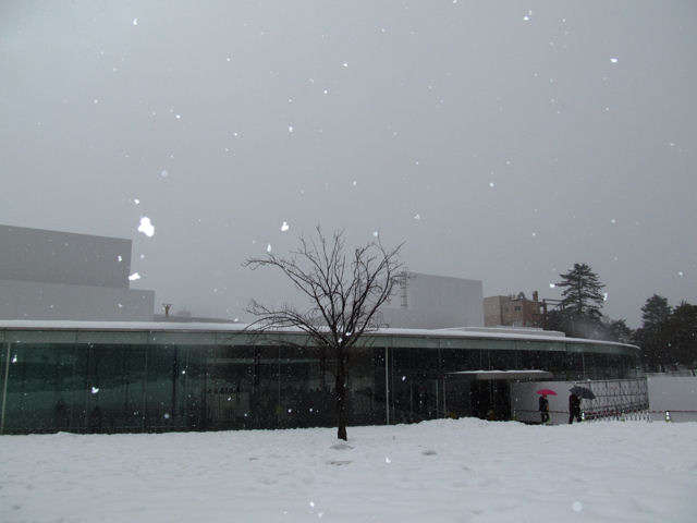 21世紀美術館の雪景色
