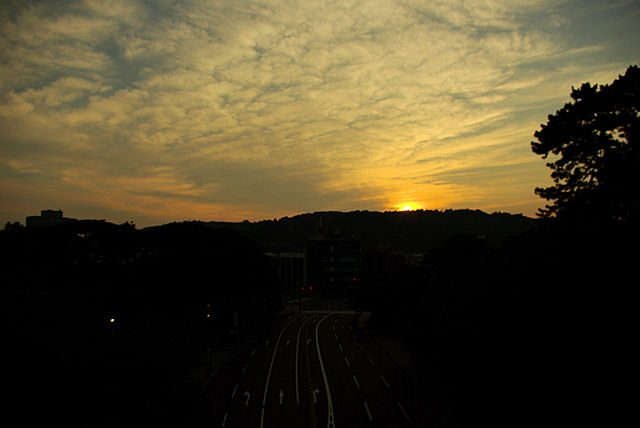 金沢城の石川門（石川橋）からの日の出