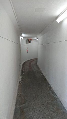 鱗町交差点の地下歩道