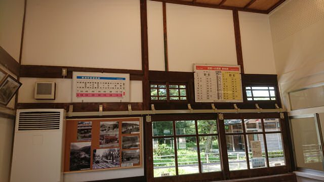 加賀一の宮駅の時刻表と運賃表
