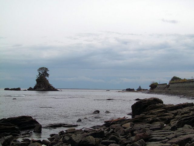 雨晴海岸（義経岩）からの景色