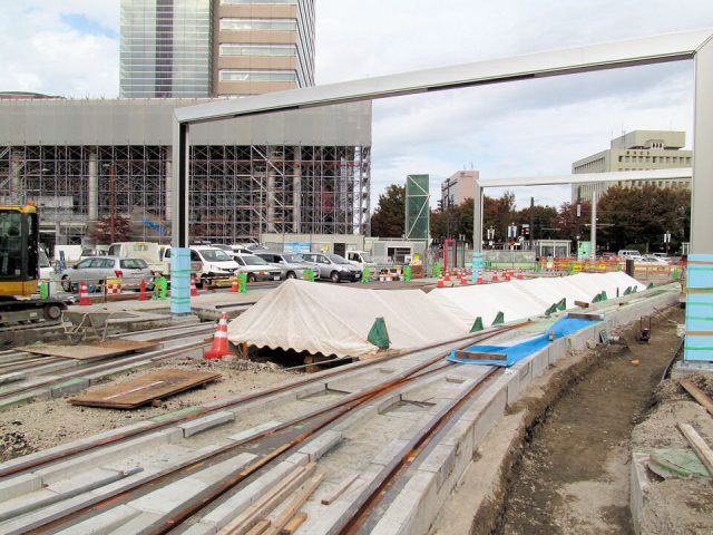 富山ライトレールの富山駅前工事の様子（2019年10月26日撮影）